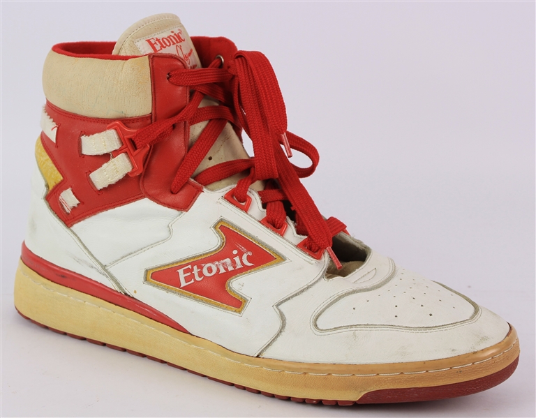 1985-87 Hakeem Olajuwon Houston Rockets Signed Etonic The Dream Game Worn Sneaker (MEARS LOA/JSA)