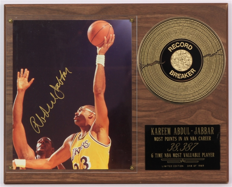 1989 Kareem Abdul-Jabbar Los Angeles Lakers Signed 12" x 15" Record Breakers Display (JSA)