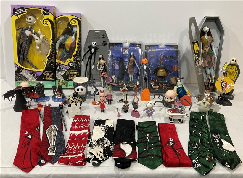 1993 The Nightmare Before Christmas Film Toys, Figurines, Cookie Jar & more (Lot of 30+)