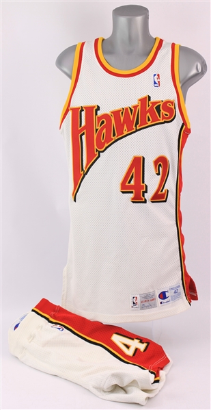 1992-93 Kevin Willis Atlanta Hawks Home Uniform (MEARS A5)