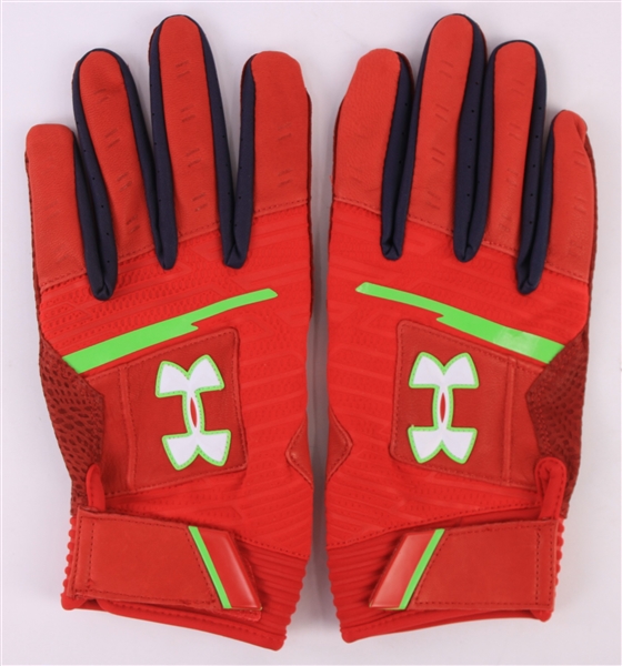 2019-21 Juan Soto Washington Nationals Red Under Armour Batting Gloves (MEARS LOA) 