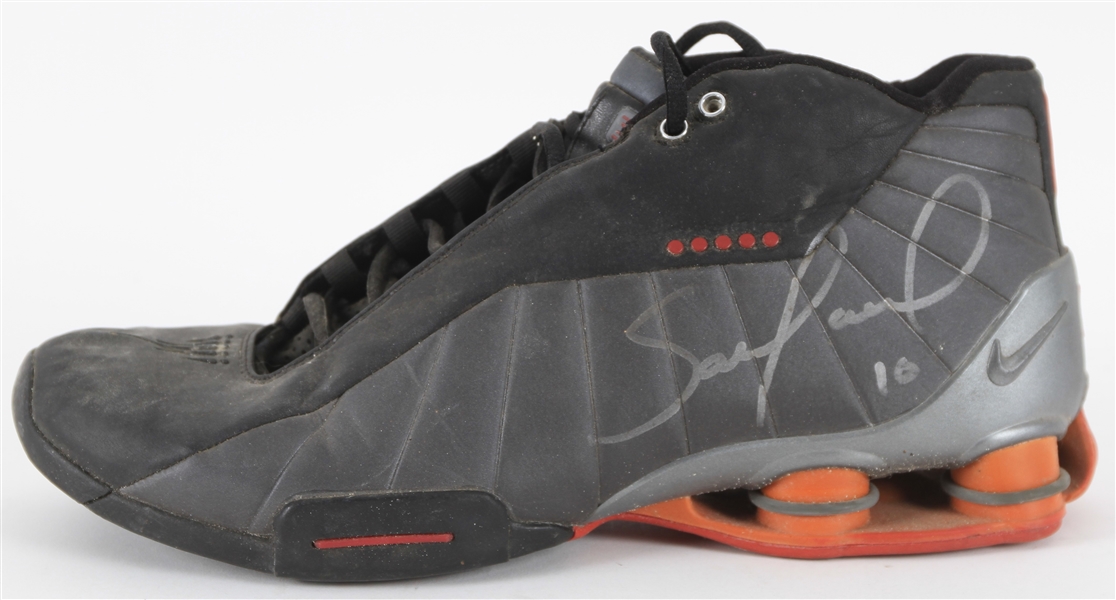 2001-02 Sam Cassell Milwaukee Bucks Signed Nike Game Worn Sneaker (MEARS LOA/JSA)