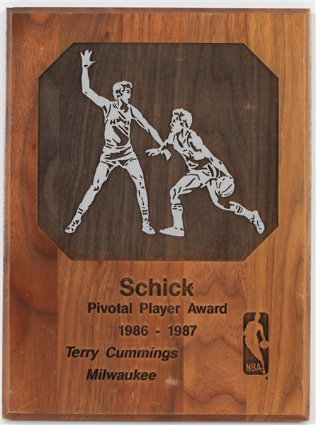 1986-87 Terry Cummings Milwaukee Bucks Signed 9" x 12" Schick Pivotal Player Award (MEARS LOA/JSA)