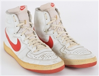 1982-83 Paul Pressey Milwaukee Bucks Signed Nike Game Worn Sneakers (MEARS LOA/JSA)