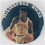 1970-1974 Oscar Robertson Milwaukee Bucks 3.5 inch Pinback Button