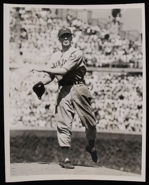 1939 Carl Hubbell New York Giants (Baseball) 8x10 Black and White Photo with Chicago Tribune COA (Lot of 2)