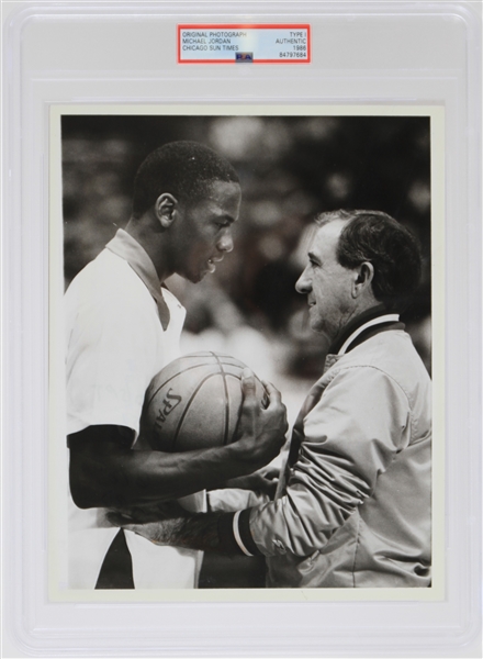 1986 Michael Jordan Chicago Bulls 8x10 Black and White Chicago Sun Times Photo (Type I) (PSA Slabbed)