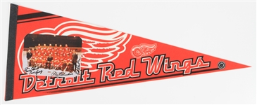 2000s Detroit Red Wings Multi Signed 30" Full Size Team Photo Pennant w/ 4 Signatures Including Gordie Howe, Alex Delvecchio, Sid Abel & Bill Gadsby (JSA)