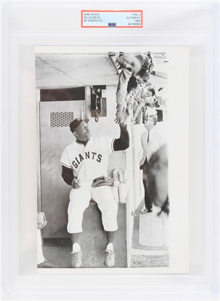1960 Willie Mays San Francisco Giants 8x10 B&W Wire Photo "VERY 1ST GAME at Candlestick Park" (Type III) (PSA Slabbed)