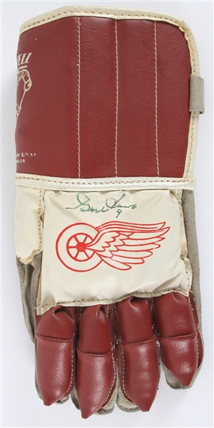1946-1971 Gordie Howe Detroit Red Wings Autographed Winnwell Hockey Glove (JSA)