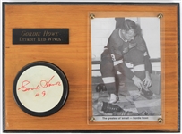 1946-1971 Gordie Howe Detroit Red Wings Plaque With Autographed Hockey Puck (JSA)