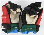 2018-19 Vinnie Hinostroza Arizona Coyotes Game Worn True Hockey Gloves (MEARS LOA)