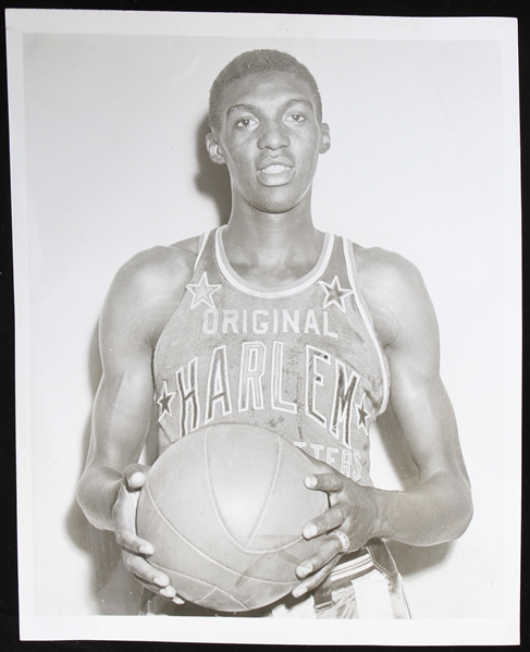 1953 Walter Dukes Harlem Globetrotters 8x10 B&W Photo