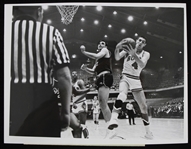 1967 Jerry Sloan Dave DeBusschere Bulls/Pistons 7" x 9" Photo