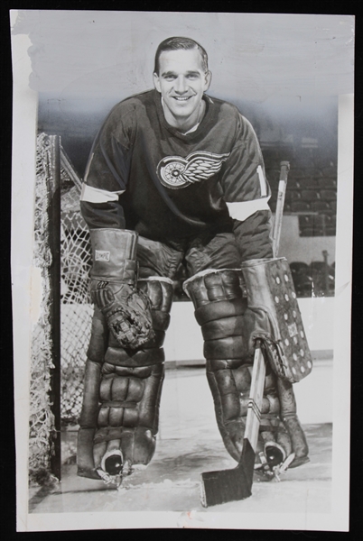 1965 Roger Crozier Detroit Red Wings 5.25" x 8" Photo