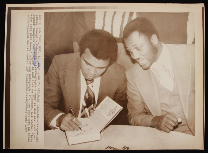 1975 Muhammad Ali Joe Frazier World Heavyweight Champions 8" x 11" Wire Photo