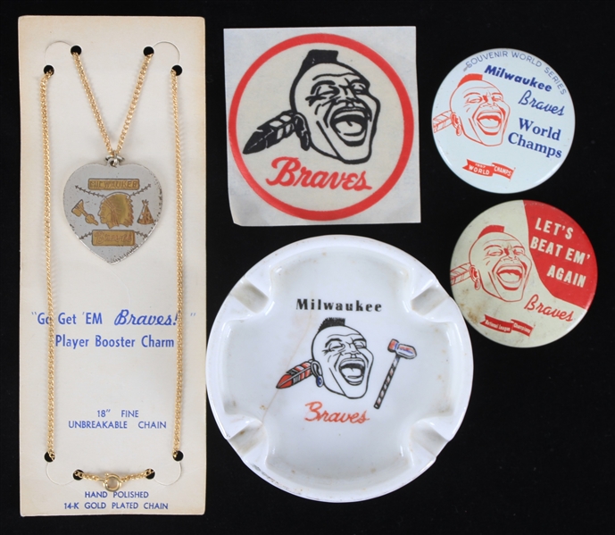 1950s Milwaukee Braves Memorabilia Collection - Lot of 5 w/ Player Booster Charm on Original Card, Ash Tray, Buttons & Heat Transfer Patch