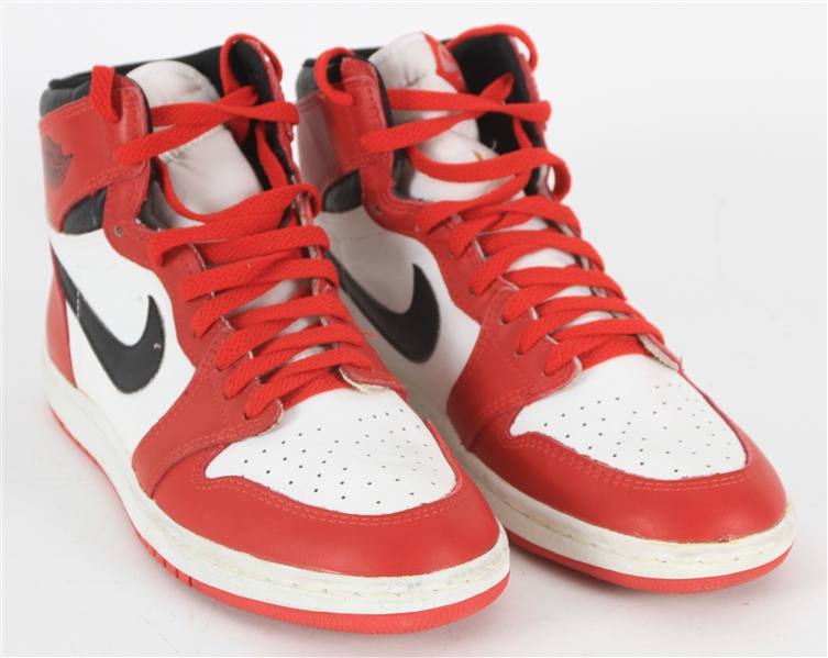 Lot Detail - 1985 Nike Air Jordan I Original Michael Jordan Signature ...