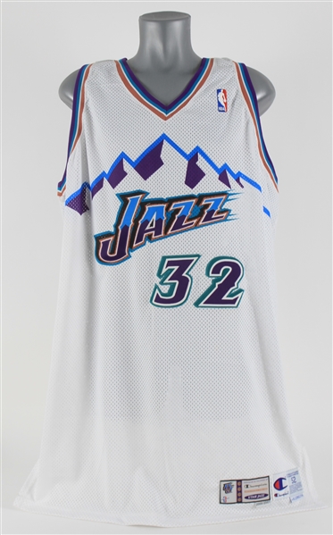 2000-01 Karl Malone Utah Jazz Signed Home Jersey (MEARS A5/Beckett)