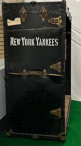 1920s-1930s New Yankees Traveling Equipment Uniform 44" x 23" x 51" Locker (MEARS)
