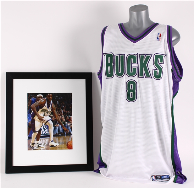 2004-05 Joe Smith Milwaukee Bucks Signed Home Jersey w/ 20" x 24" Framed Photo (MEARS LOA/JSA) 