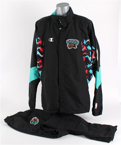 1997-98 Antonio Daniels Vancouver Grizzlies Warm Up Suit (MEARS LOA)