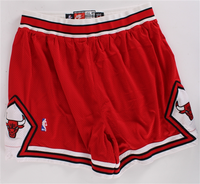 2000-01 Brad Miller Chicago Bulls Game Worn Uniform Shorts (MEARS LOA / Fuji Sport Science)