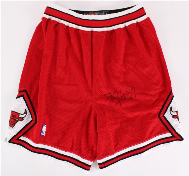 2003-04 Kirk Hinrich Chicago Bulls Signed Game Worn Uniform Shorts (MEARS LOA / Fuji Sports Science & PSA/DNA)