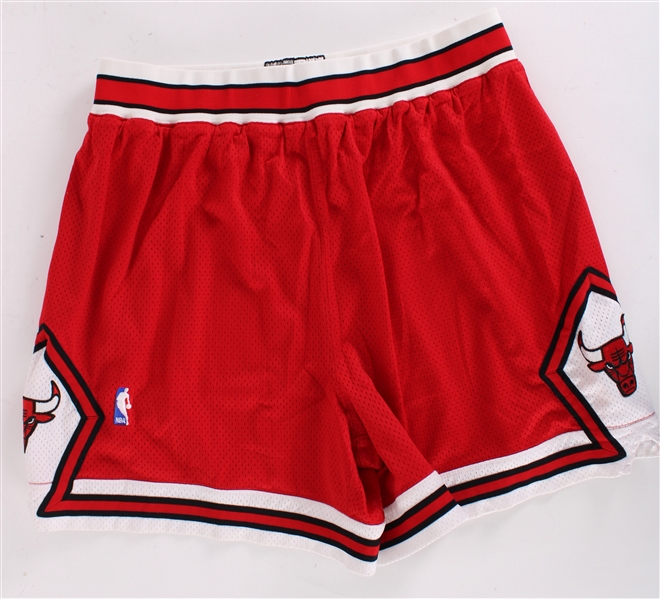 2001-02 Charles Oakley Chicago Bulls Game Worn Uniform Shorts (MEARS LOA / Fuji Sport Sciece)