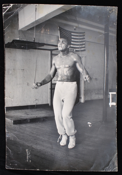 1966 Muhammad Ali World Heavyweight Champion 9" x 13" Original Photograph