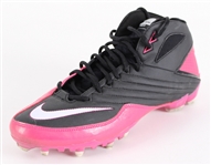 2012 Donald Driver Green Bay Packers Game Worn Nike Cleat + Pink Breast Cancer Awareness Towel (MEARS LOA / Pepper Burruss Collection)