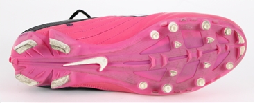 2012 Donald Driver Green Bay Packers Game Worn Nike Cleat + Pink Breast Cancer Awareness Towel (MEARS LOA / Pepper Burruss Collection)