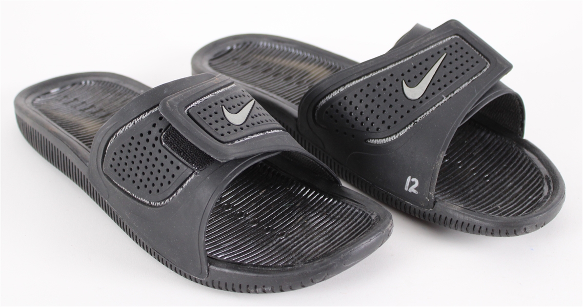 2009 Aaron Rodgers Green Bay Packers Nike Shower Sandals (MEARS LOA / Pepper Burruss Collection)