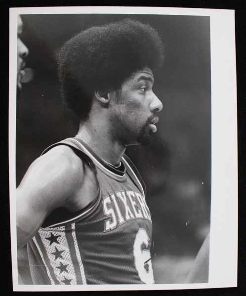 1976-87 Julies Erving Philadelphia 76ers 8"x10" Original Howard Zryb B&W Photo