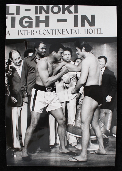 1976 Muhammad Ali vs Antonio Inoki Weigh In 6"x9" Pana-JiJi Original B&W Photo