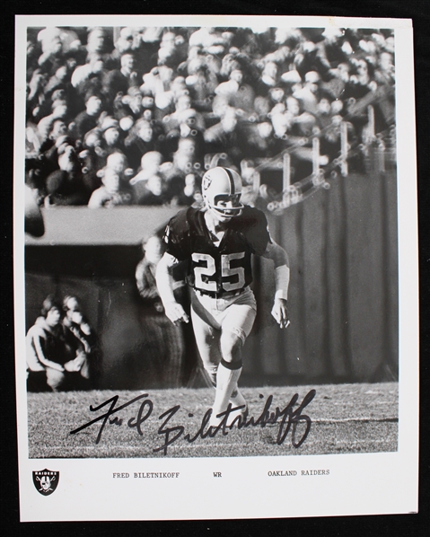 1967-78 Fred Biletnikoff Oakland Raiders Signed 8x10 Photo (JSA) 
