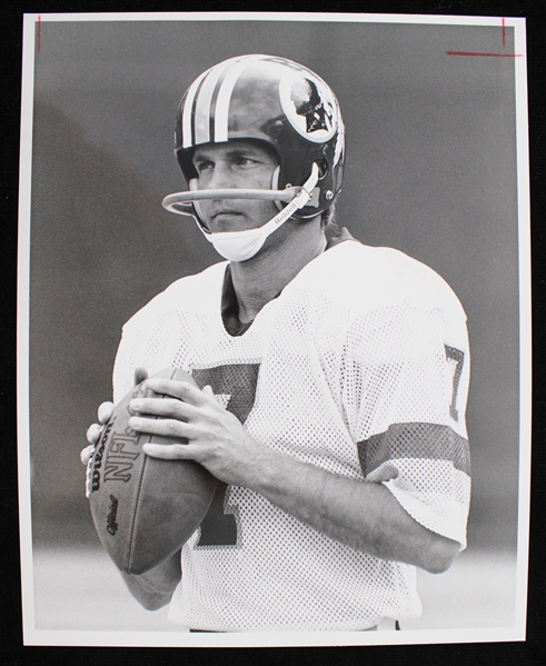 1983 Joe Theismann Washington Redskins 8"x10" Original Bill Knight Sporting News Collection B&W Photo