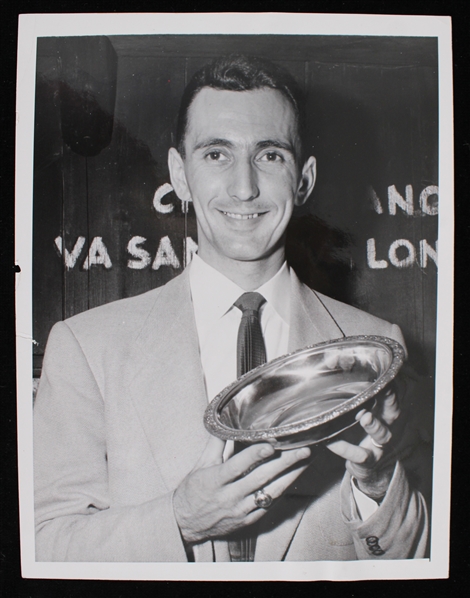 1955 Bob Cousy Boston Celtics 7"x9" B&W International Press Photo
