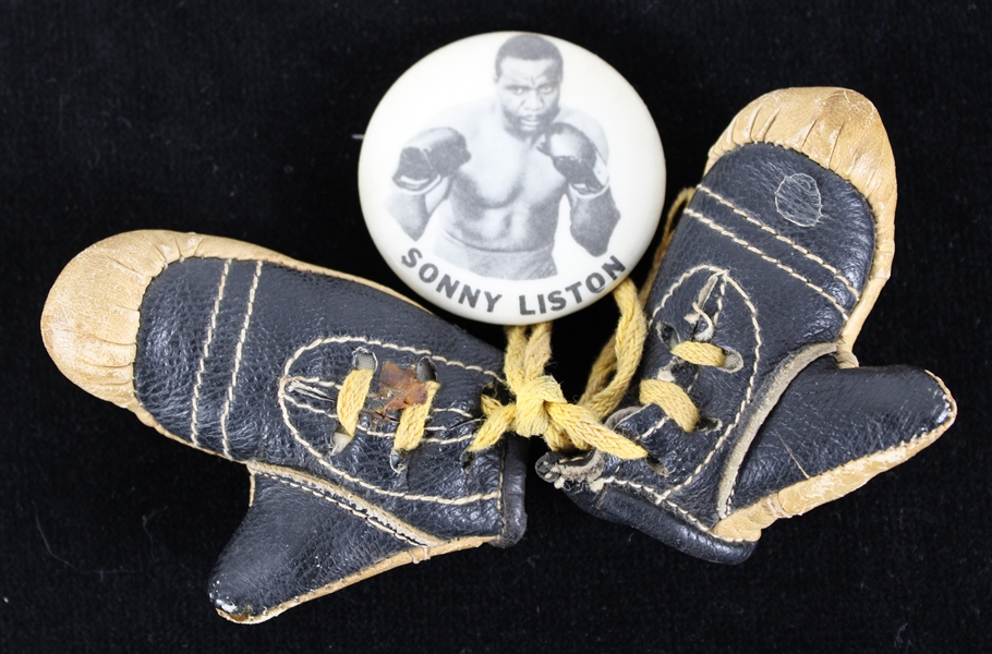 1960s Sonny Liston World Heavyweight Champion 1.75" Pinback Button w/ Boxing Gloves Charm